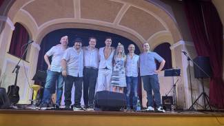 foto Acoustic Legend